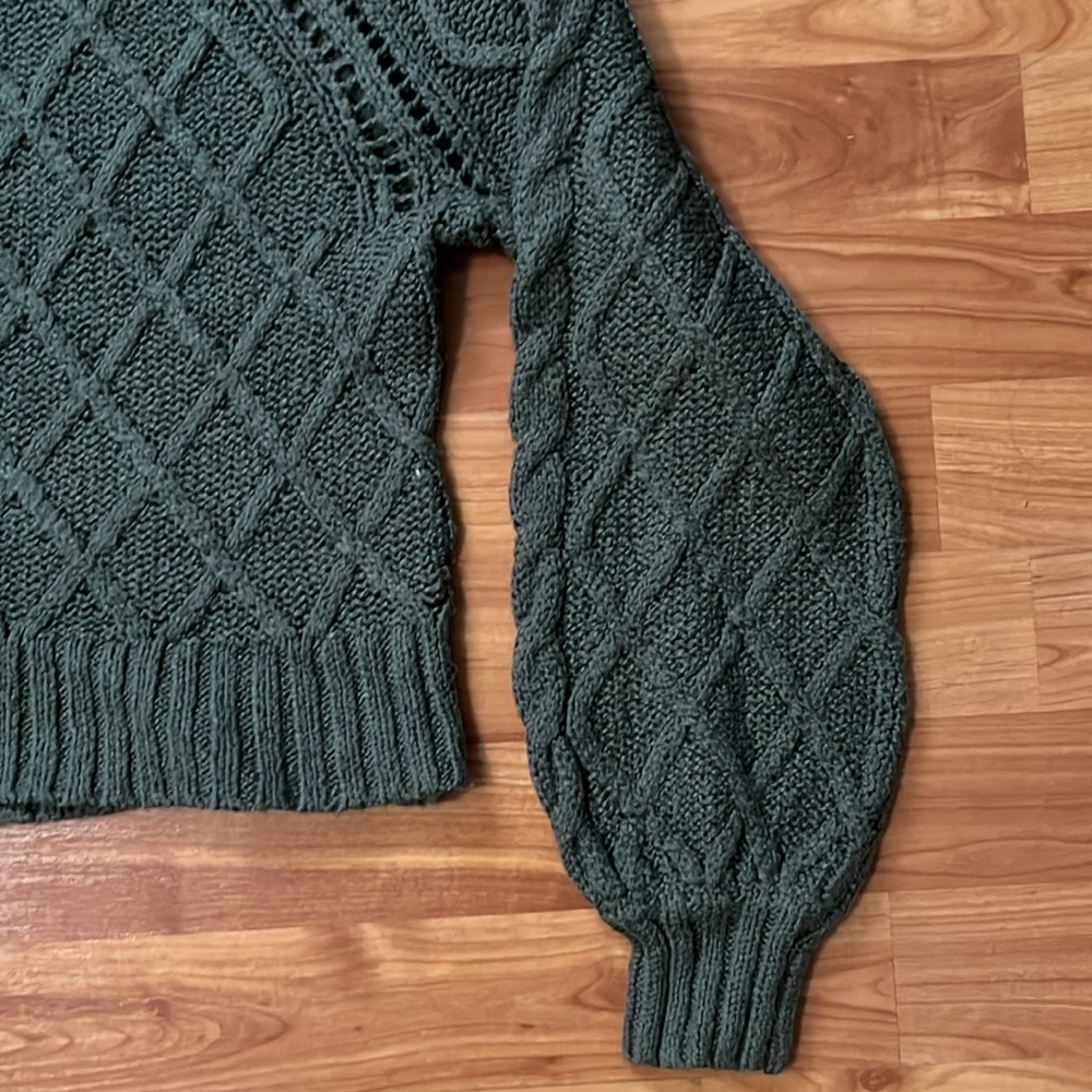 Green turtleneck sweater - Picture 3 of 3